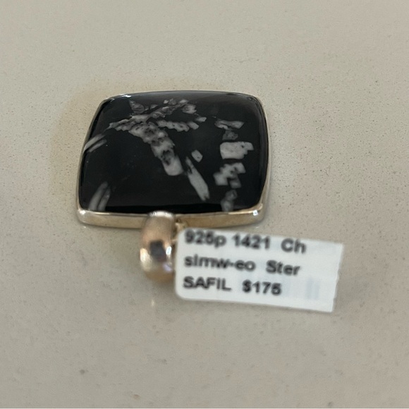 Unisex One of A Kind Chrysanthemum stone Pendant. - Picture 3 of 9